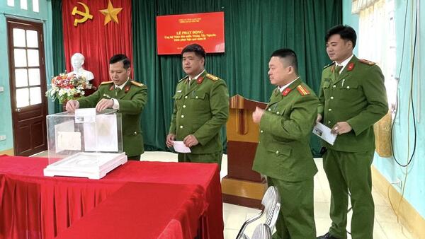 CÔNG AN XÃ TÂN TRI TỔ CHỨC LỄ PHÁT ĐỘNG QUYÊN GÓP ỦNG HỘ ĐỒNG BÀO MIỀN TRUNG, TÂY NGUYÊN BỊ ẢNH HƯỞNG MƯA LŨ