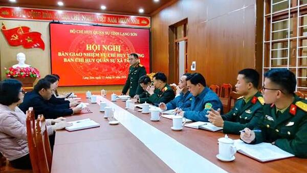 XÃ TÂN TRI TỔ CHỨC HỘI NGHỊ BÀN GIAO NHIỆM VỤ CHỈ HUY TRƯỞNG BAN CHỈ HUY QUÂN SỰ XÃ