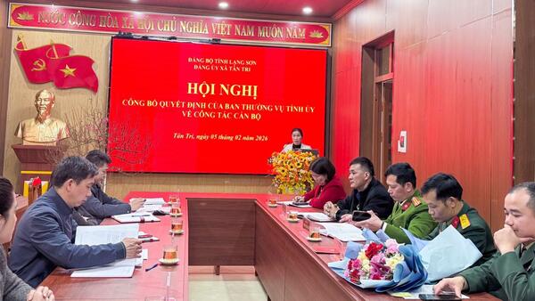 ĐẢNG ỦY XÃ TÂN TRI TỔ CHỨC HỘI NGHỊ CÔNG BỐ QUYẾT ĐỊNH VỀ CÔNG TÁC CÁN BỘ