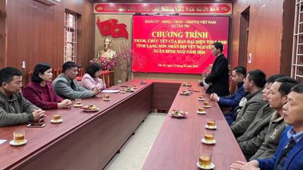 BAN ĐẠI DIỆN TIN LÀNH TỈNH LẠNG SƠN CÙNG TRƯỞNG CÁC NHÓM SINH HOẠT TÔN GIÁO TẬP TRUNG TRÊN ĐỊA BÀN XÃ TÂN TRI ĐẾN THĂM VÀ CHÚC TẾT LÃNH ĐẠO ĐẢNG ỦY, HĐND, UBND, ỦY BAN MTTQ VIỆT NAM XÃ TÂN TRI