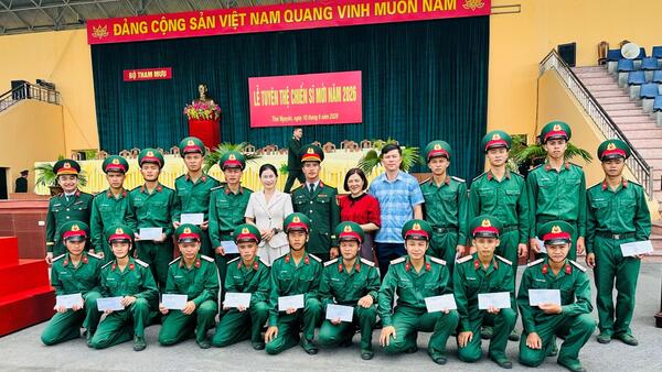 ĐOÀN ĐẠI BIỂU XÃ TÂN TRI DỰ LỄ TUYÊN THỆ CHIẾN SĨ MỚI NĂM 2026