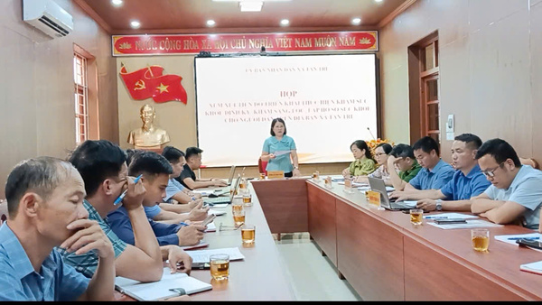 Họp xem xét tiến độ triển khai thực hiện khám sức khỏe định kỳ, khám sàng lọc; lập sổ sức khỏe điện tử cho người dân trên địa bàn xã